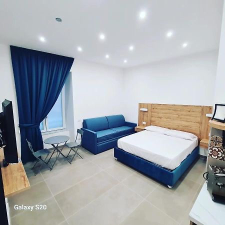 Отель Residenza Nascari Al Plebiscito Неаполь Экстерьер фото