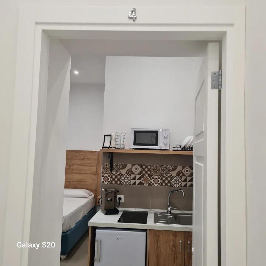 Отель Residenza Nascari Al Plebiscito Неаполь Экстерьер фото