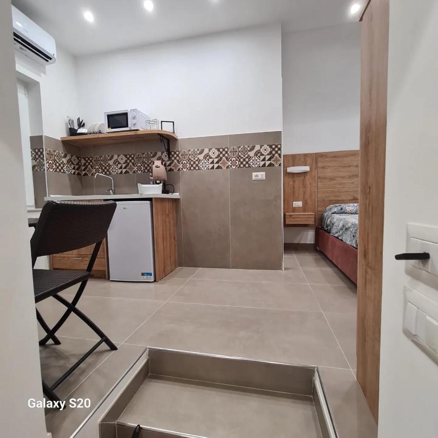 Отель Residenza Nascari Al Plebiscito Неаполь Экстерьер фото